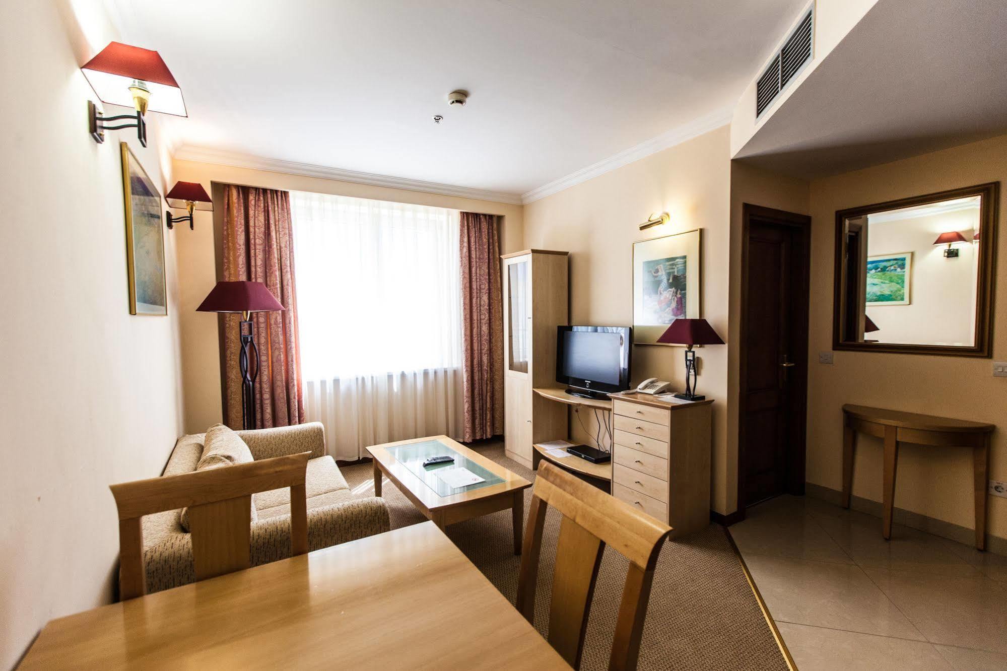 Chagala Atyrau Hotel Zewnętrze zdjęcie