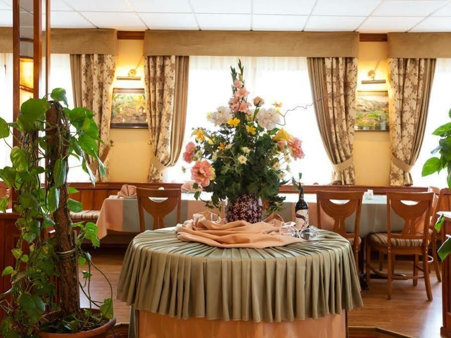 Chagala Atyrau Hotel Zewnętrze zdjęcie